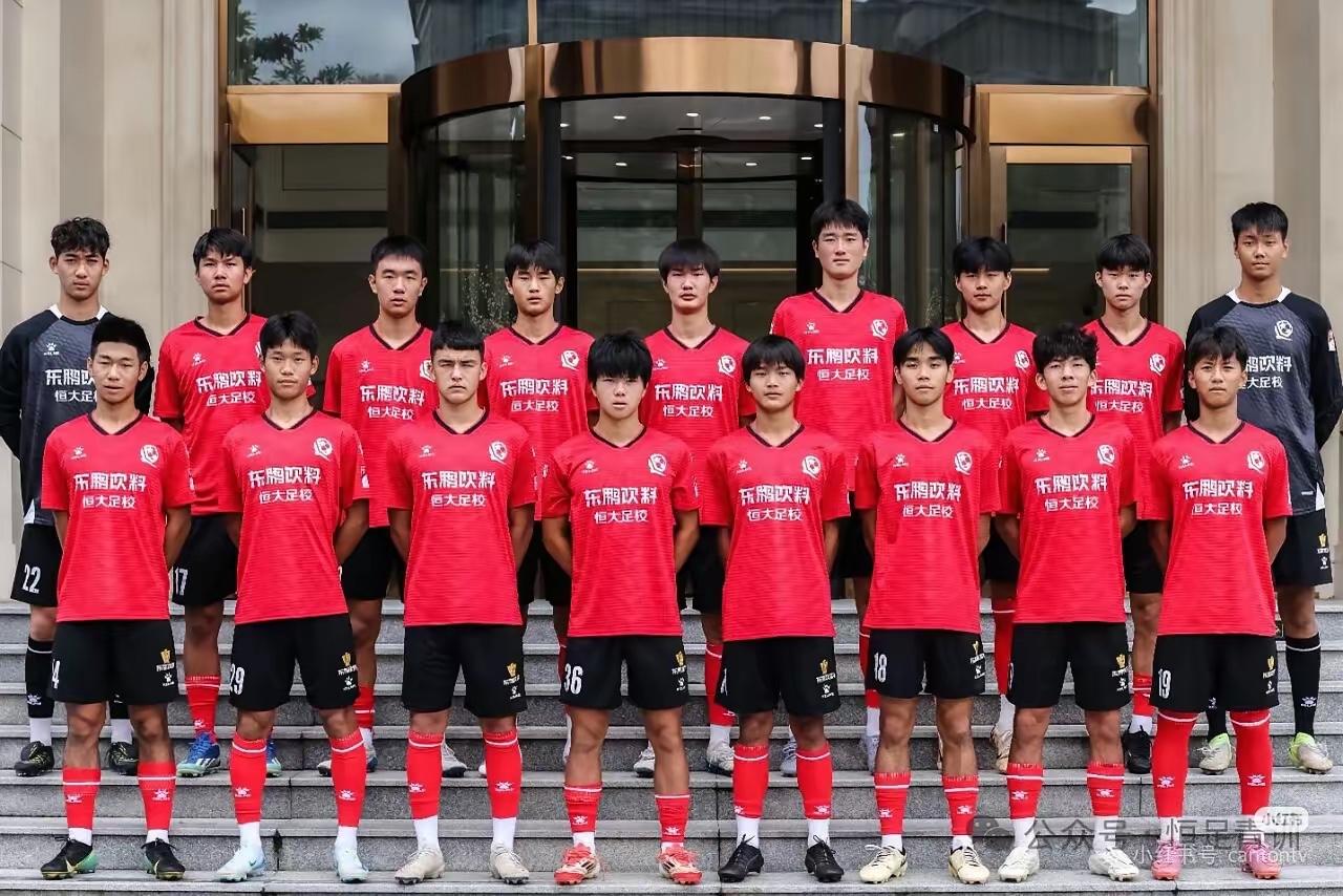 杨黔东与恒大足校关于自由身的问题产生了矛盾，我觉得这还是我们足协政策的问题，足校