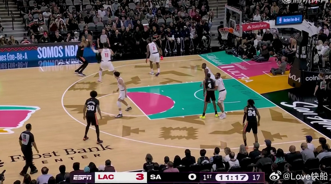 伦纳德拿球，现场就嘘，这都多少年了，哈哈