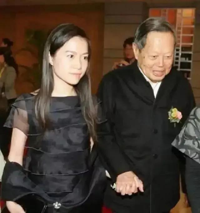 翁帆今年49岁了，接下来可能要面临3个选择：1、如果遇到合适的人，是否考虑下：