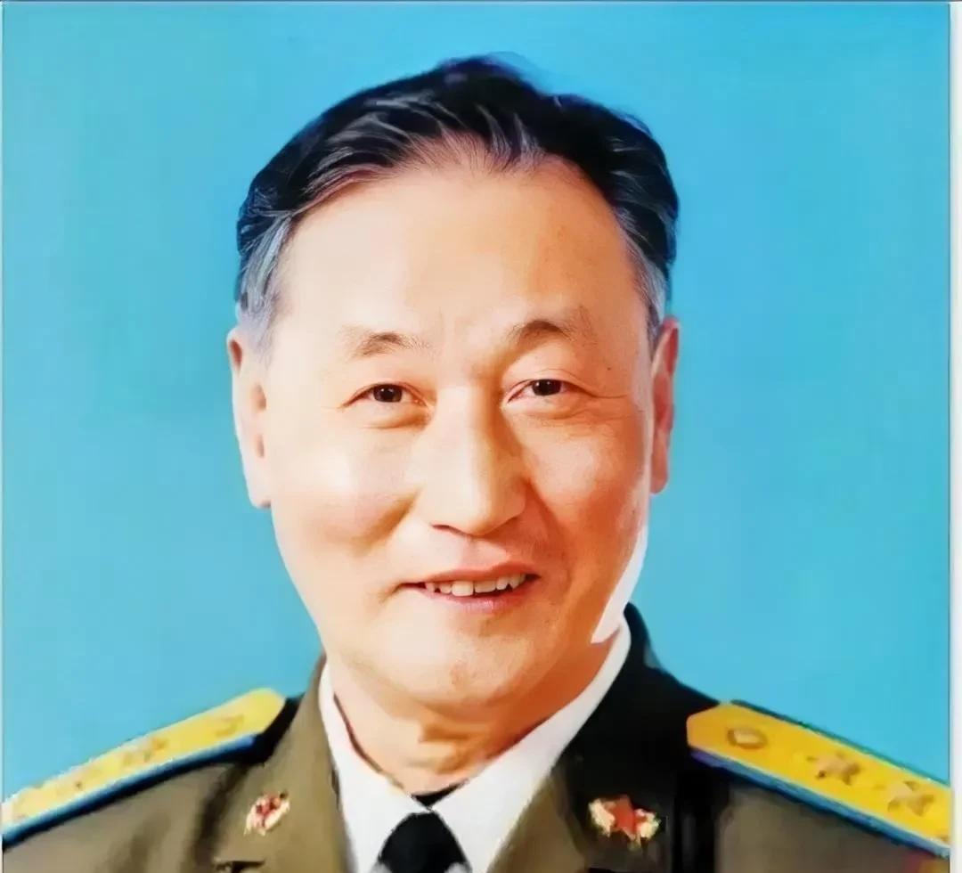 1951年，志愿军飞行员刘玉堤在返航途中，无意间向云层下面瞟了一眼，竟然看到了一