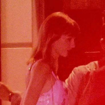 霉霉TaylorSwift婚后首度现身伦敦新街拍，霉霉剪头发了！