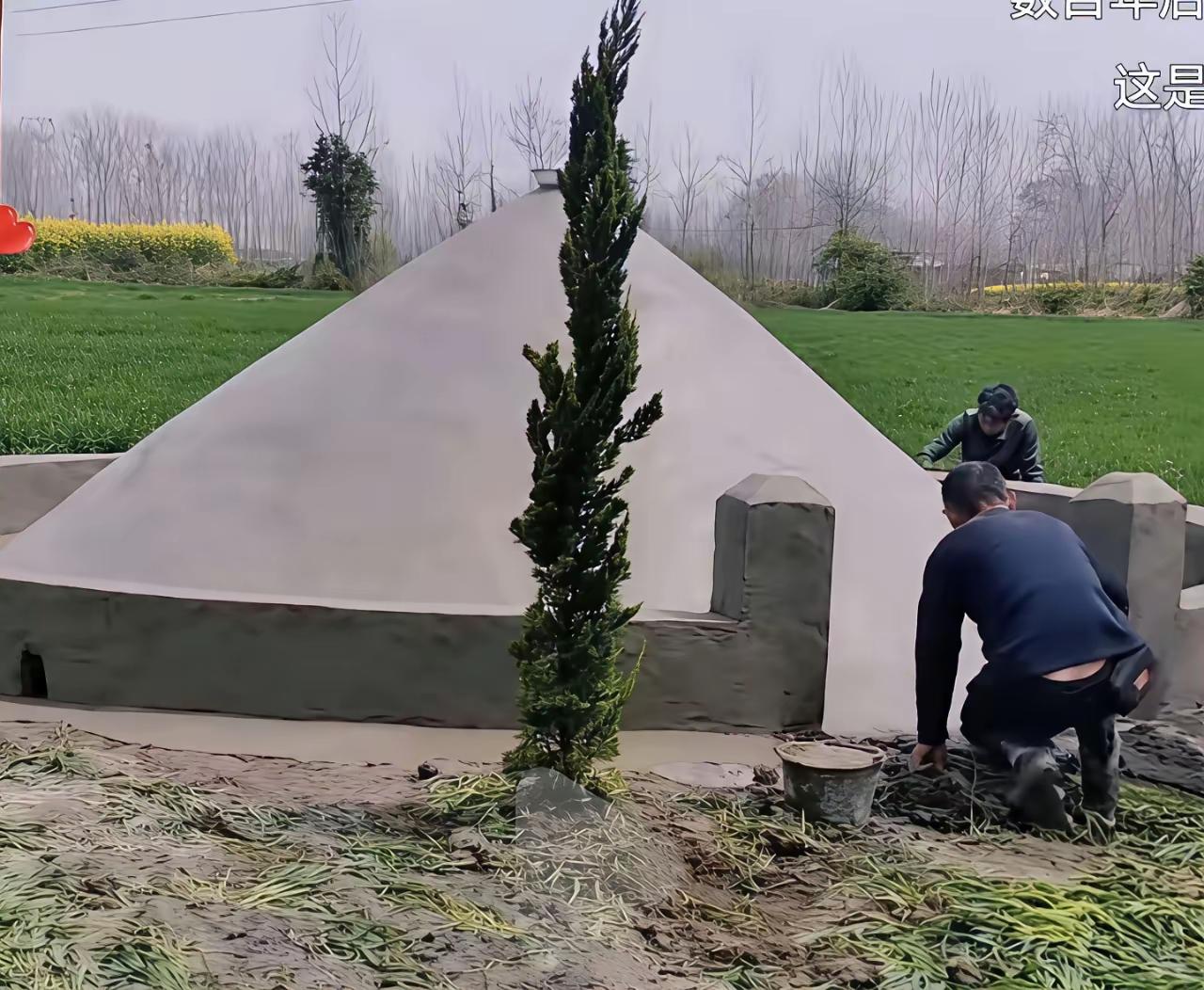 咱们小时候听惯了那句话：“谁家孩子有出息，是看坟头长没长那棵草；谁家发大财，是瞅