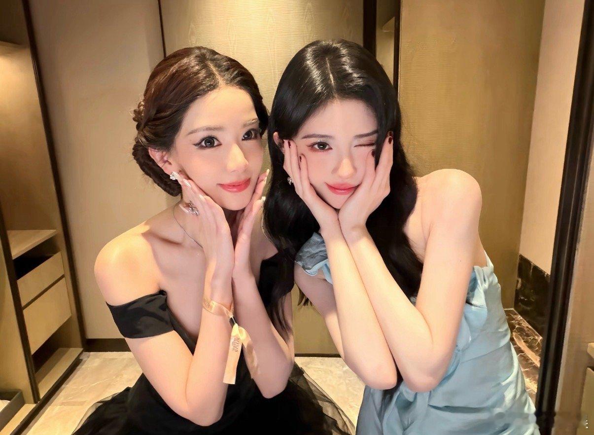 迅猛龙长的好精致，一点也不像网红，和鞠婧祎合照好好看