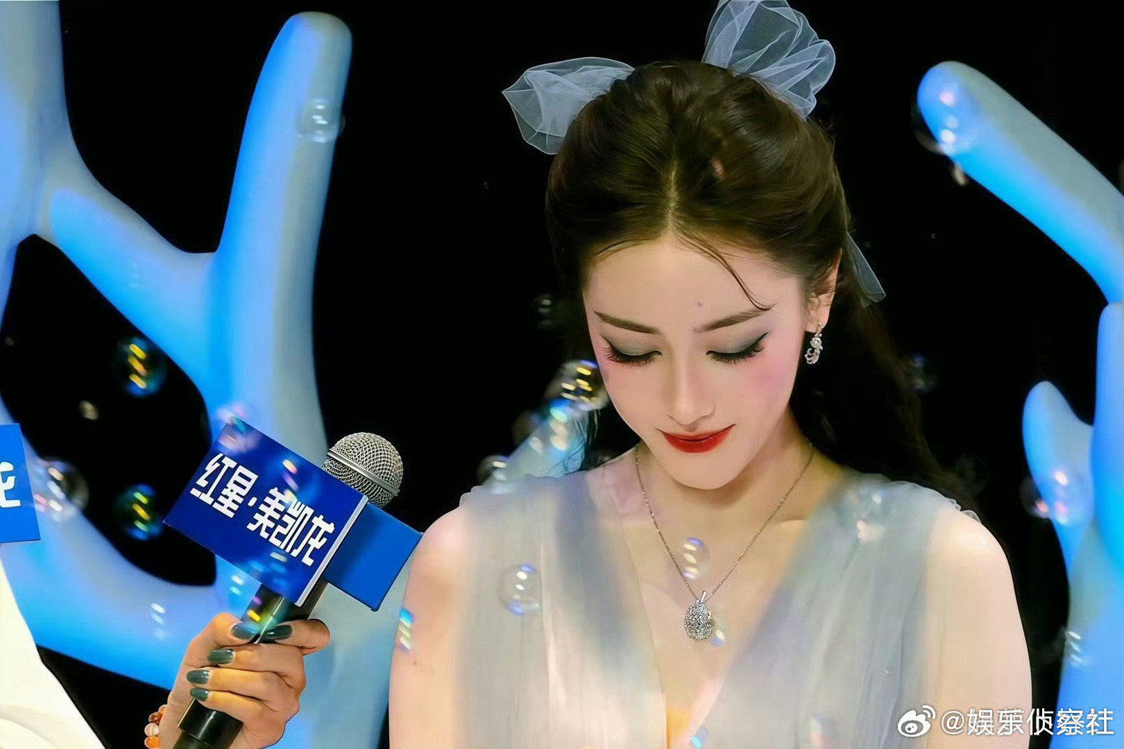 迪丽热巴梦幻纱裙高定是这个萌萌哒迪丽热巴没错啦～哈哈哈哈哈哈哈，好美啊😍​​