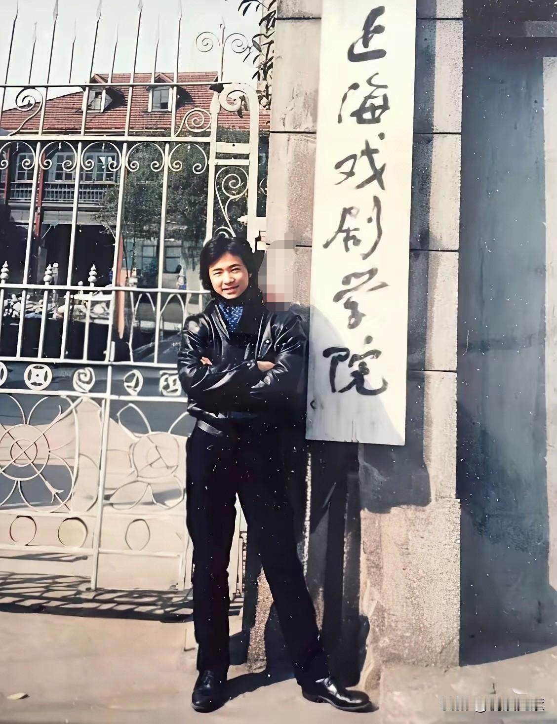 徐峥：别看我现在光头铮亮，年轻的时候那也是一头乌黑亮丽的长发，也是牛气冲天的大