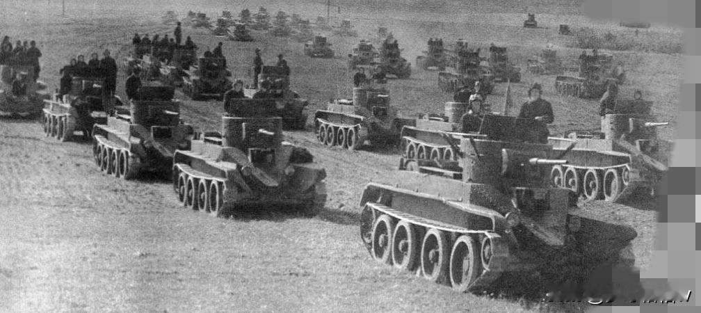 当1941年6月战争爆发的时候，苏联军队拥有上万辆坦克和秋千门火炮。但是，在