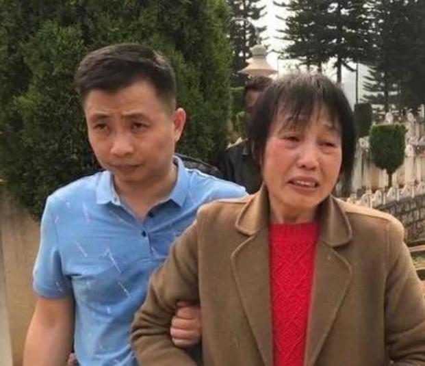 1984年，一战士壮烈牺牲，其新婚20天妻子拒绝改嫁，坚持生下遗腹子，35年后，