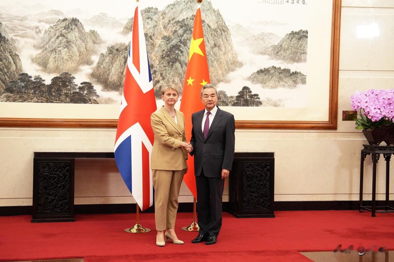 同意了，英国当场改口北京时间6月2日，英国外交大臣库珀在北京见到了中国外交