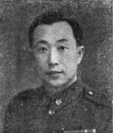 1950年，李弥逃到台湾后，惨遭弃用，妻子也是下落不明。正当他绝望时，蒋介石找到