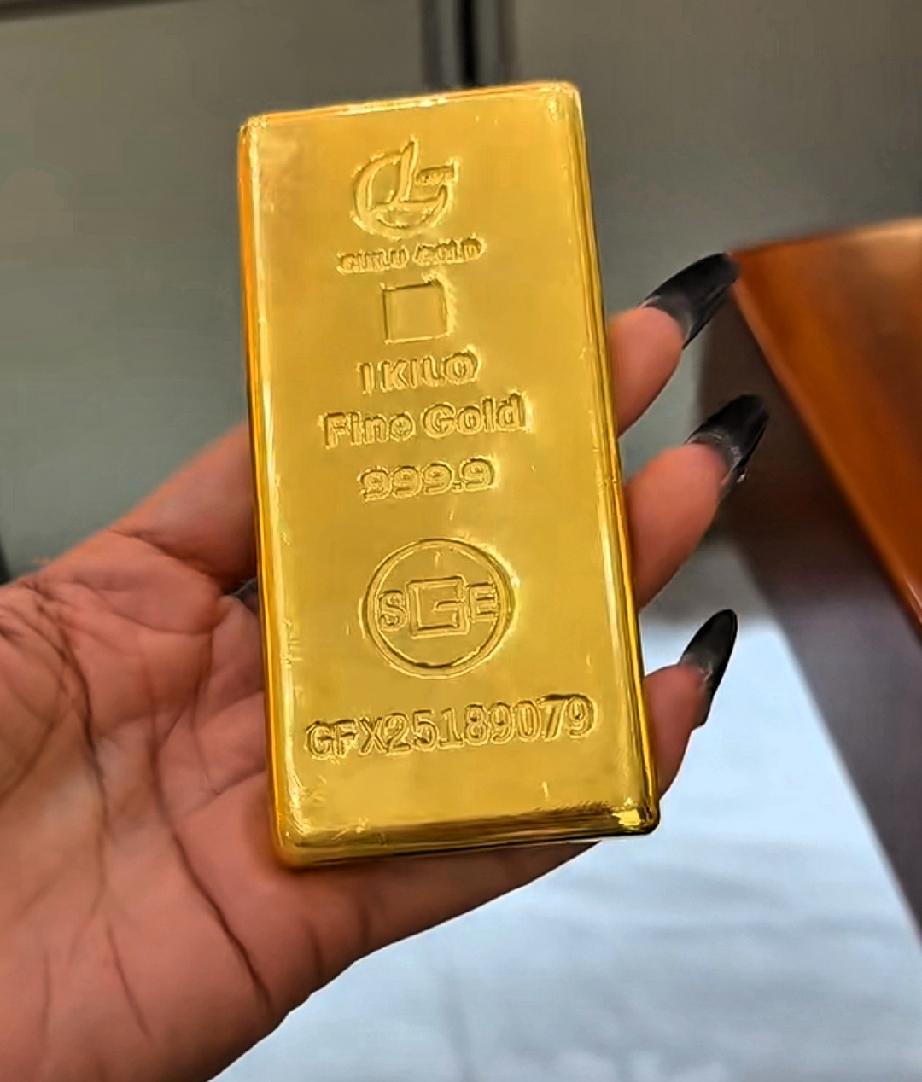 我们都被金价给骗了！刚去看了一下，跌到878根本不是坏事，反而是没买的人等了