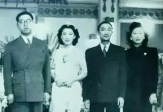 1992年，孔令侃在纽约公寓中去世，死时身边空无一人，手里死死捏着一张照片。