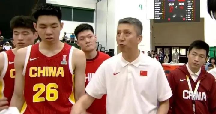 中国男篮21人集训名单出炉！赵睿赵继伟领衔，周琦缺席徐杰入选备战世预赛