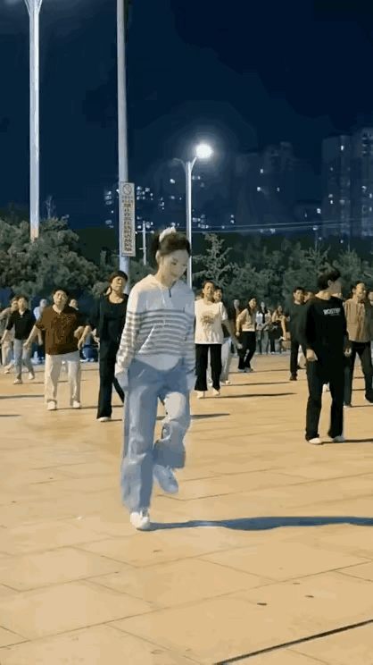 我先声明：我不反对广场舞。