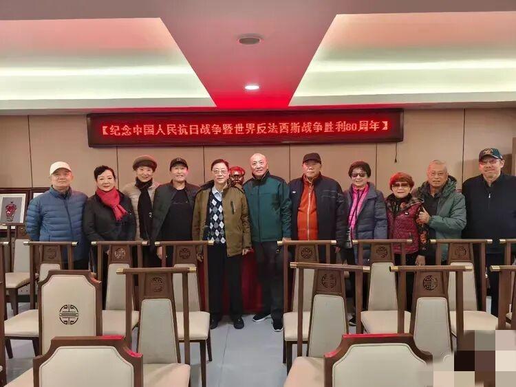 四野后代联谊会有一个不成文的规矩，那就是在每次聚会时，嘉宾们都会默契地按照父辈级