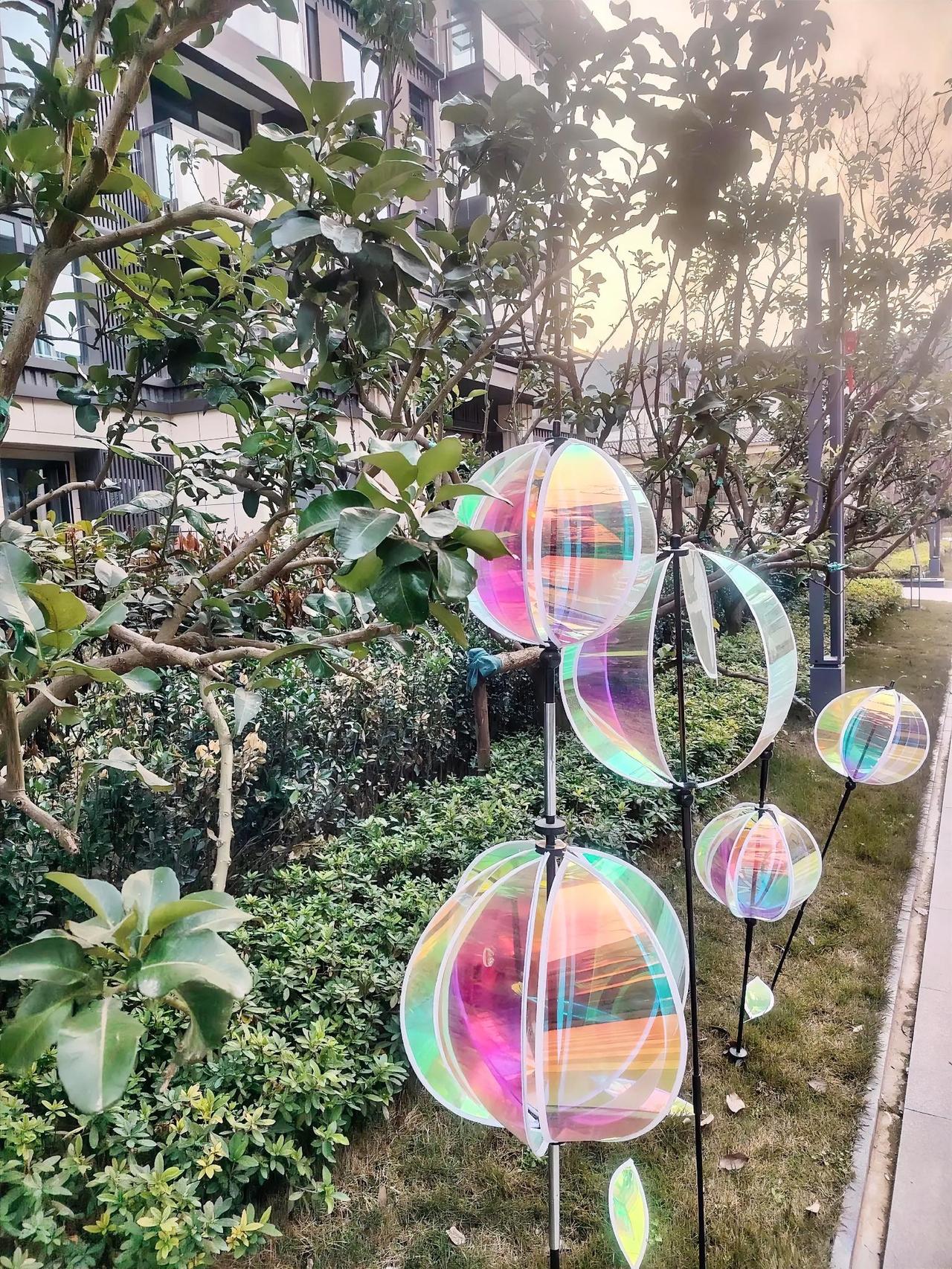 一个月薪三四千块钱的男人，请不起保姆，没有女人，没有孩子。但只要他结婚了，他