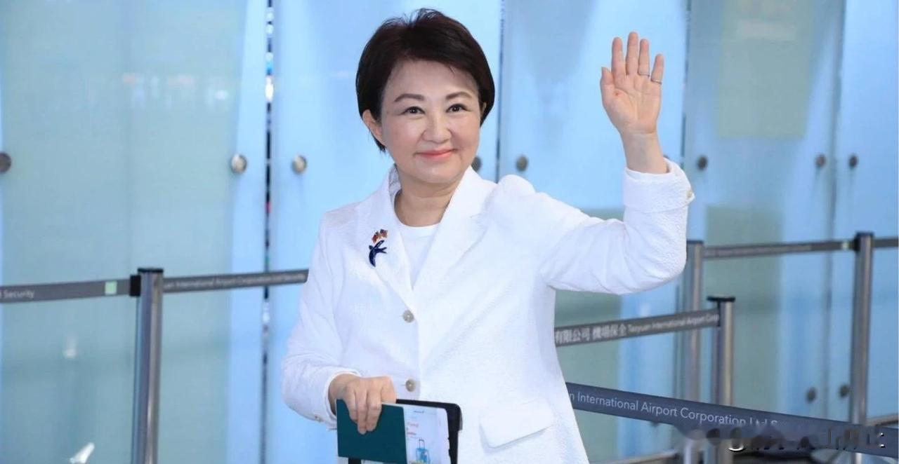 秀燕交启臣，秀燕江启臣！昨天的台中市长助选期间，国民党主席郑丽文与台中市长卢