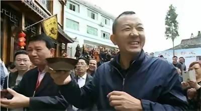 陈行甲的最后一场硬仗：把县长送进监狱后，他消失在了体制尽头2011年，湖北巴