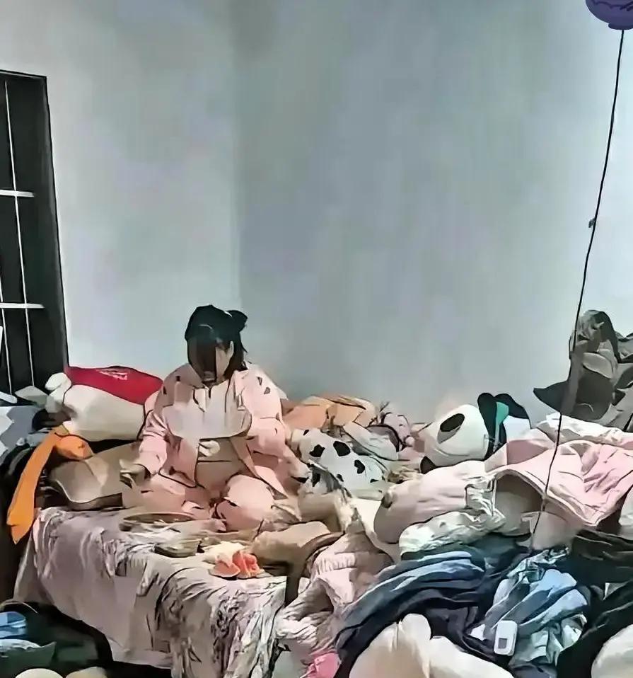 推开家门的那一瞬，在外打工两个月的小伙子感觉天灵盖都被掀开了一股沤了不知道多