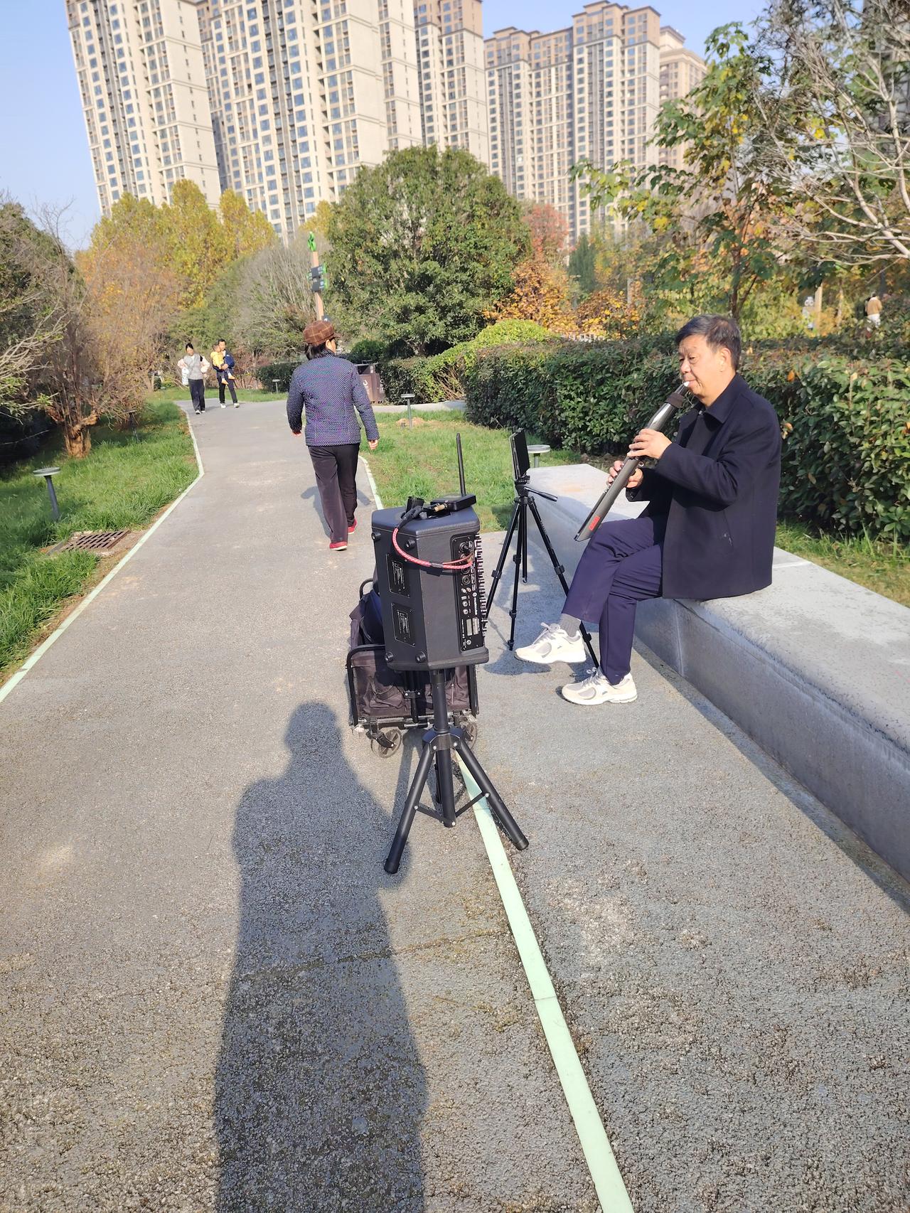 退休后是否该再寻工作不主张找工作的人觉得：1.“对酒当歌，人生几何？”退休