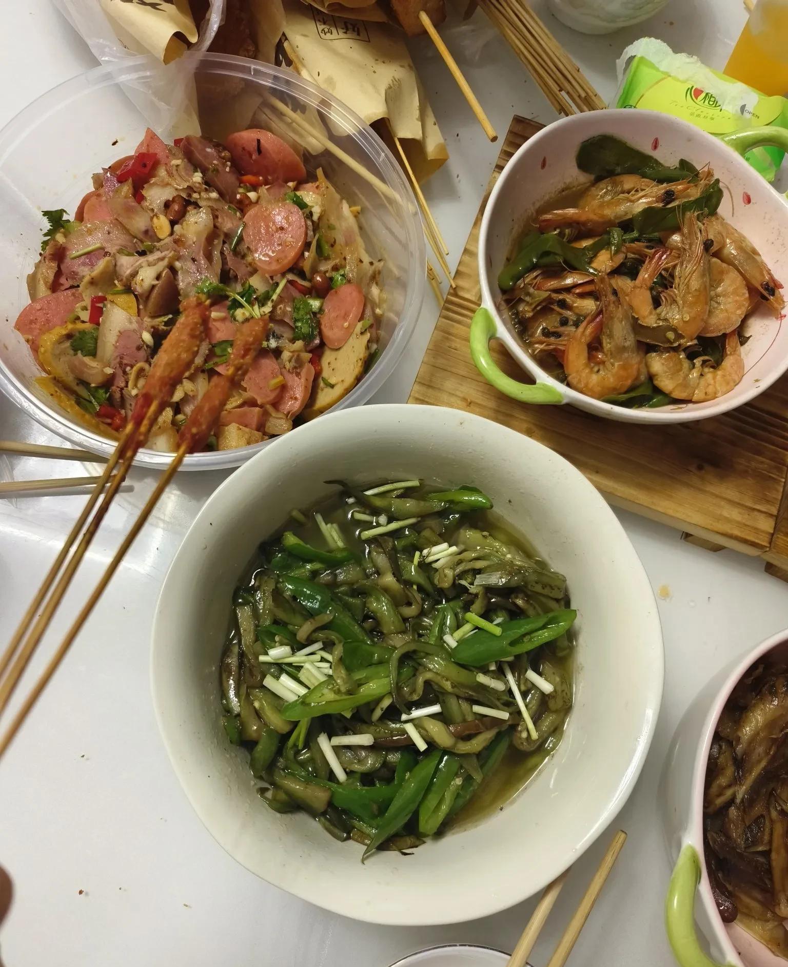 “孩子生下来，我婆婆帮我带了一年小孩，后来每次打电话都说：我不帮你带小孩了，帮你