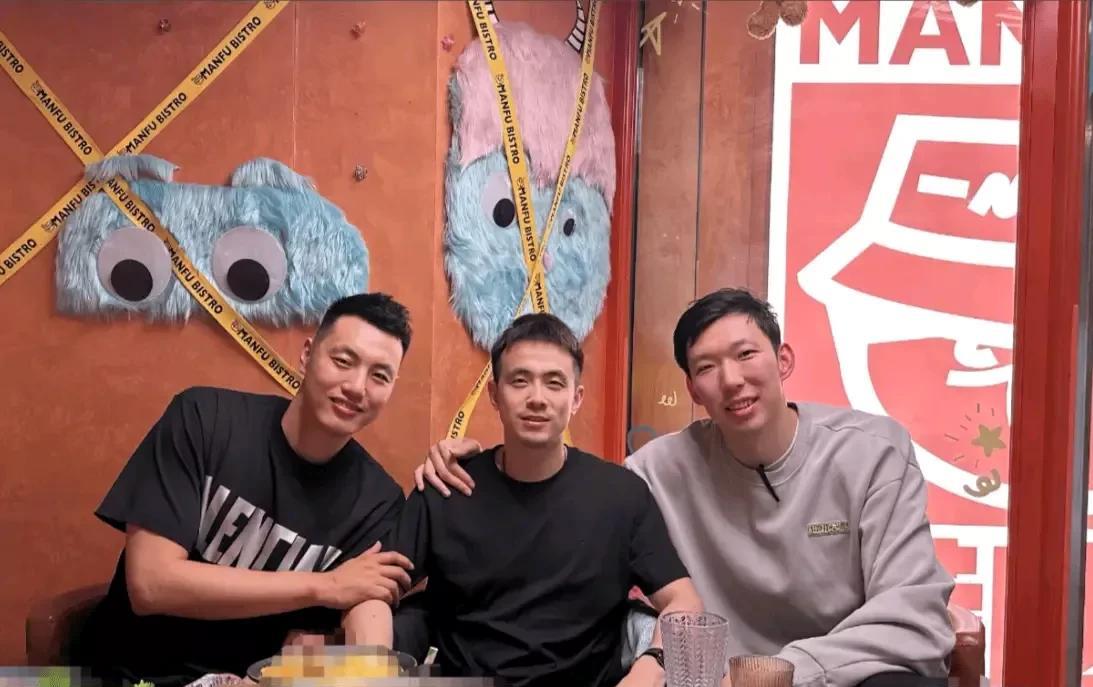 有点巧！辽篮刚被爆出经济危机，翟晓川就在社媒平台发布他、周琦、赵继伟三人的聚餐合