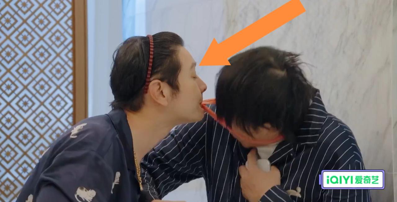 哎呀，枉费黄晓明一片好心，人家黄子韬一点都不领情，黄晓明只好落寞离去。