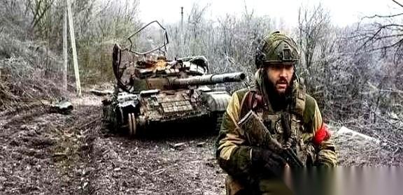 86天。294天。704天。刷到这几个数字，我愣了半天。这不是什么项目周期