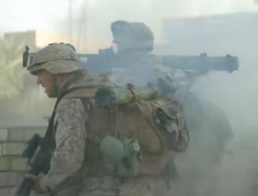 海湾战争时期，美国能够调集五十万左右的士兵，甚至还有六艘航母以及上千架飞机，甚至