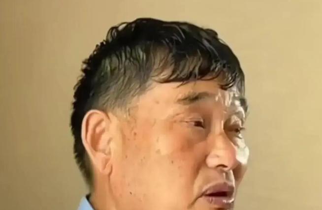 8万元演出费早已结清，朱之文赶到寿宴现场后，却发现隔壁正在办丧事，当即拒绝登台。