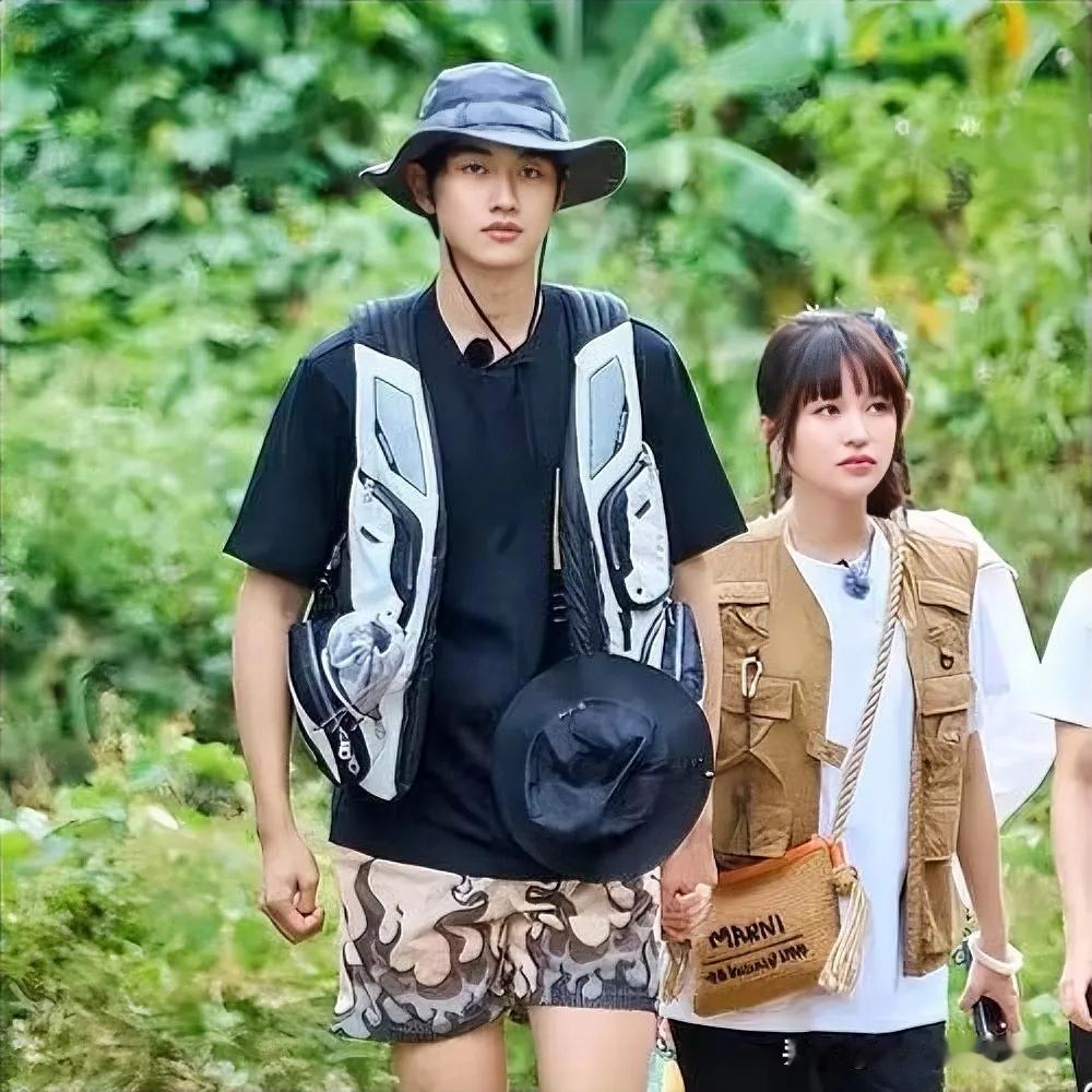 看《妻子的浪漫旅行》时，本来是冲孙杨和豆豆那吵不完的架去的，结果全程被孙丞潇钉在