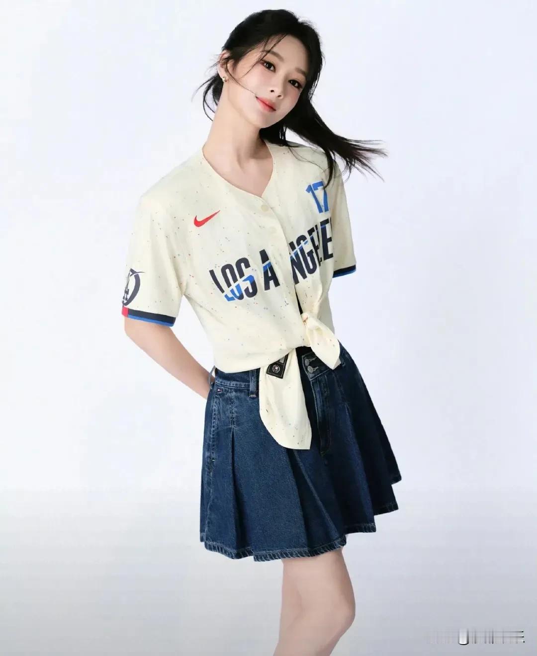 杨紫，激动发文！7月17日，“棒球少女”杨紫又营业了！她在社交平台晒出一组