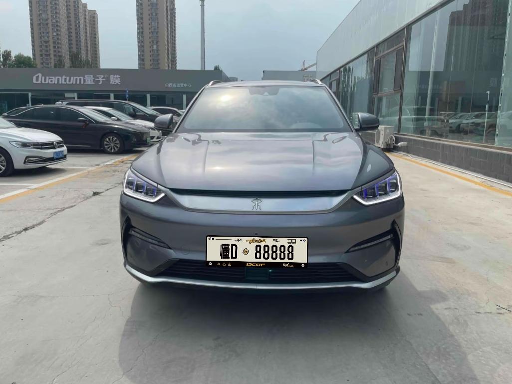 宋PLUSEV是比亚迪21年推出的紧凑型纯电SUV，主打就是耐用空间大。用的比