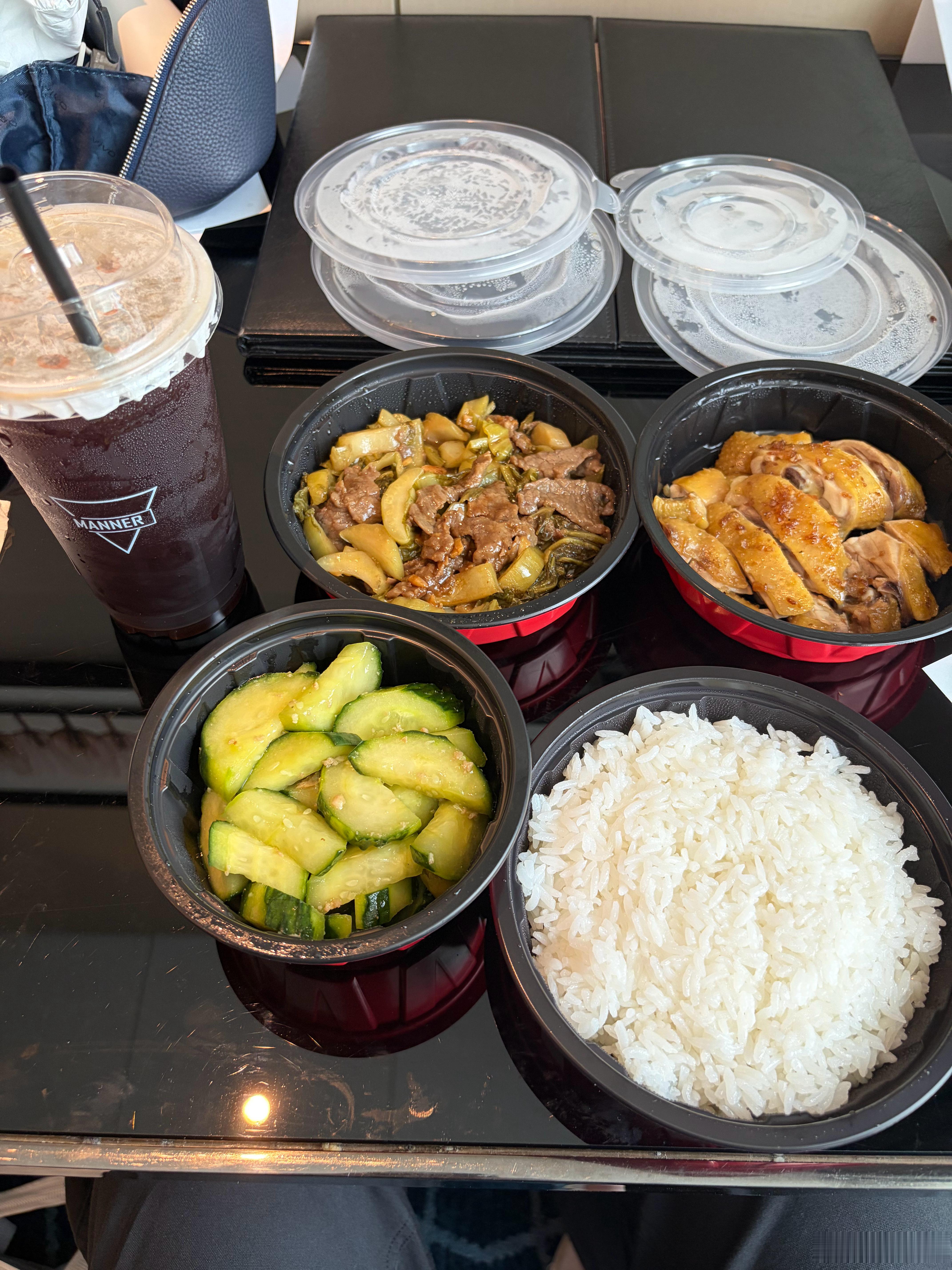 中午叫了份外卖，卡片居然是手写的，深圳果然卷