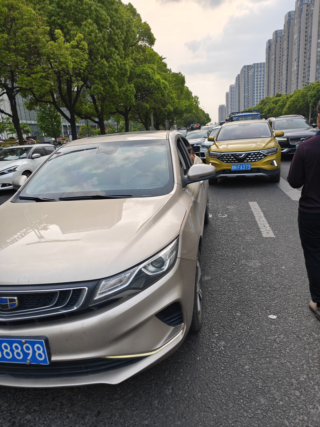 想换车兄弟们给个建议现在开手动帝豪Gl，手动挡来着着实累，6年跑了12万多公里