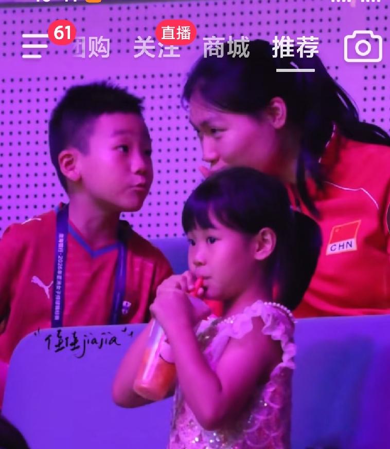 张籽萱当“阿姨”亚锦赛期间，张籽萱有点儿闲。当主力的时