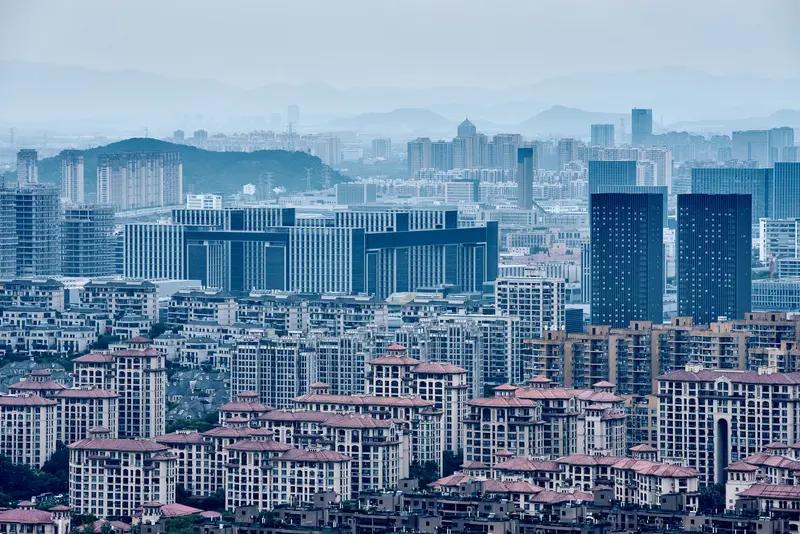 如今浙江部分二线城市房价腰斩，从三万猛降至一万，一些老旧小区房价跌至5000左右