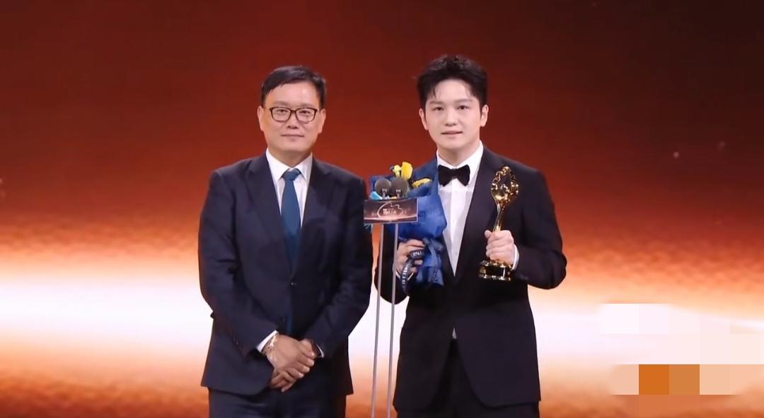 樊振东29岁生日辉煌时刻：115冠加冕，超级全满贯第一人