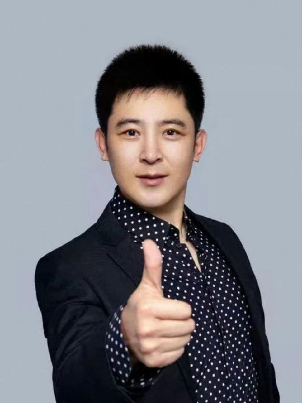 孙涛发声：网络真假难辨，理性吃瓜为上近日，演员孙涛就近期围绕自身的网络争议公