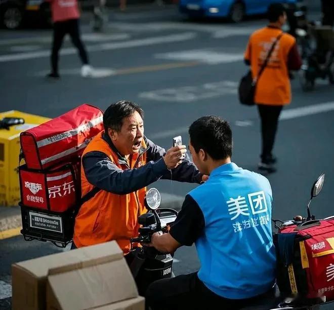 大家知道吗？天下最让我痛心疾首的事情就是点外卖了。[笑着哭]由于我一个人在外打