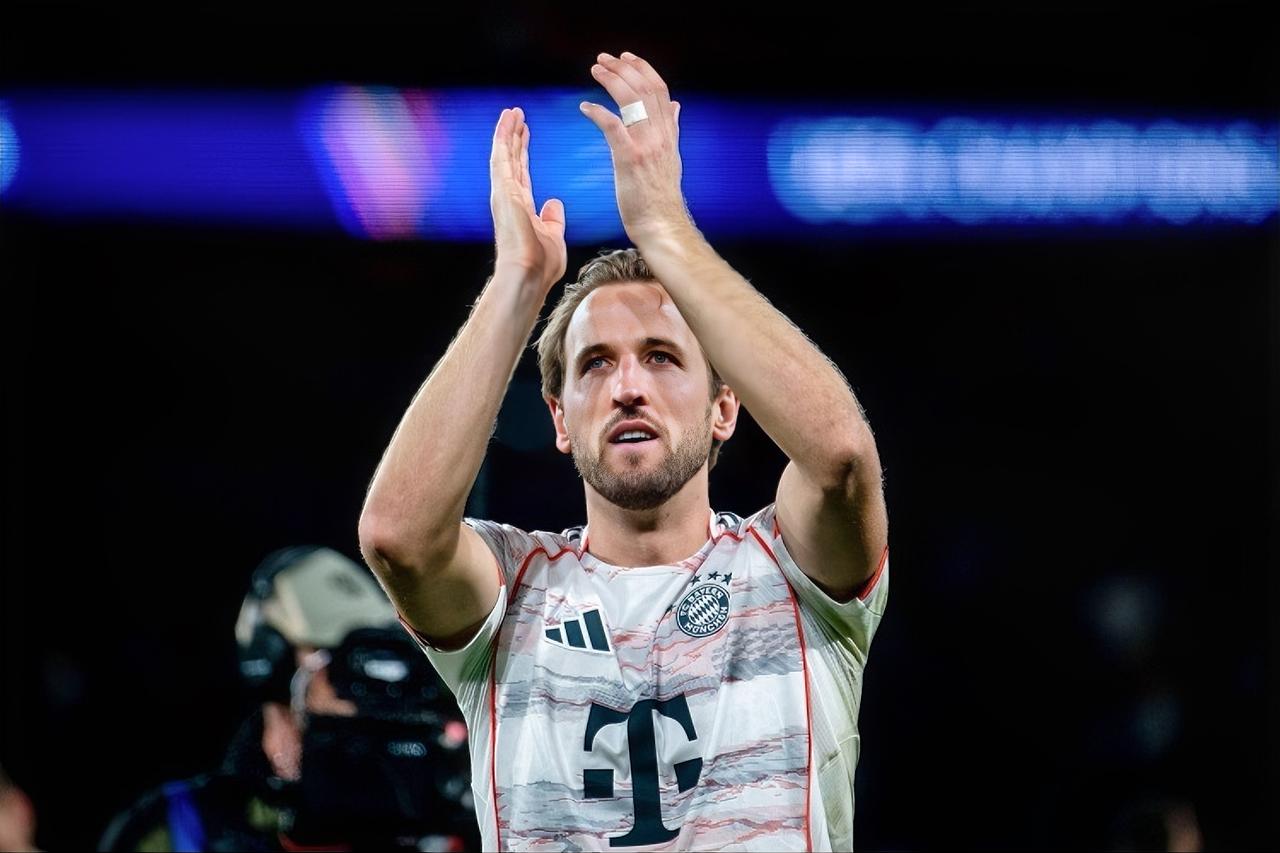 凯恩：要是拜仁三冠王+英格兰夺世界杯，你岂不是能进历史前十了？？？迪亚斯：你这