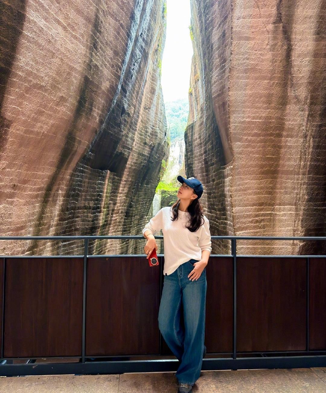 中年女人去春游怎样穿不会出错？建议你先看一下陈好昨天晒出来的旅行穿搭，看完后