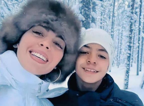 2017年，美国富婆为了让7岁的儿子体验贫穷，带儿子到中国旅游，表示在贫穷的国家