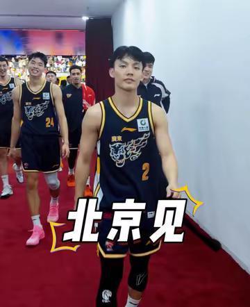 宏远必须同时上来两个中锋，王少杰可以搭配两个外援中锋的其中一个，焦泊乔也是同样道