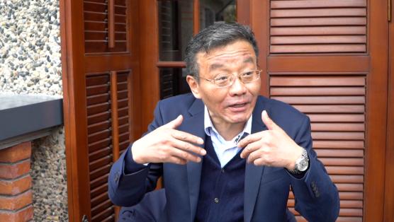 复旦大学教授王德峰，再次抛出惊人“言论”！他表示，今日之中国纵欲汹汹，各