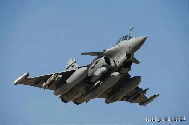 泽连斯基给乌克兰人打气，350架新型战机即将交付？近日，乌克兰总统泽连斯基在和