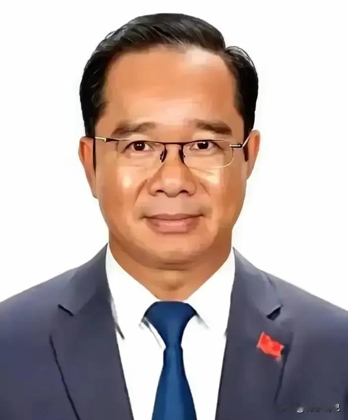 那位越南教授虽然不喜欢中国，但也得承认，亚洲就中国敢和西方较劲。荷兰最近不就是个