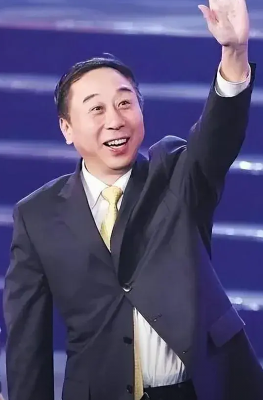 不得不承认，在错综复杂的曲艺圈里，冯巩确实是个聪明人。最近几天，