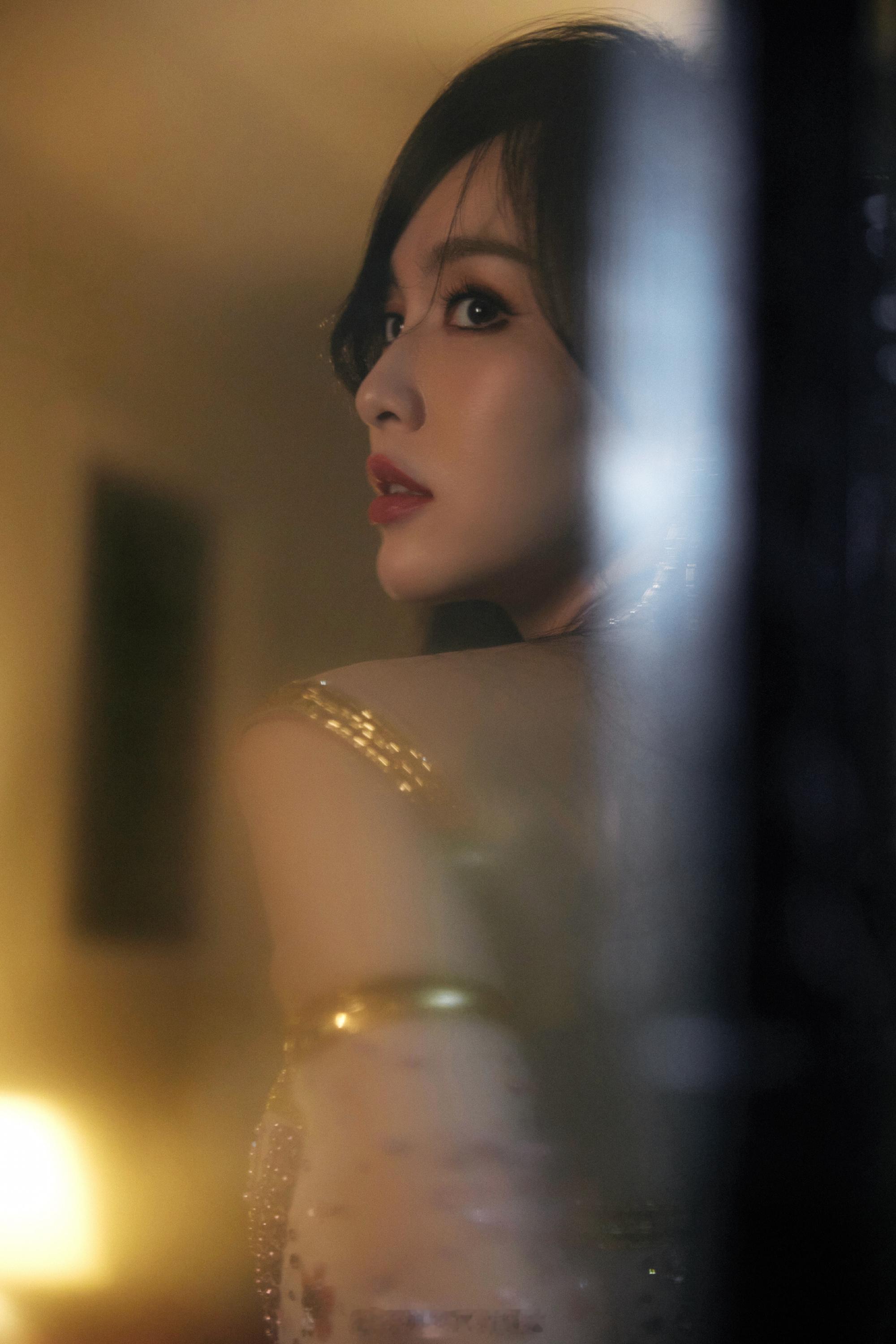 唐嫣薄纱轻拂熠熠光彩