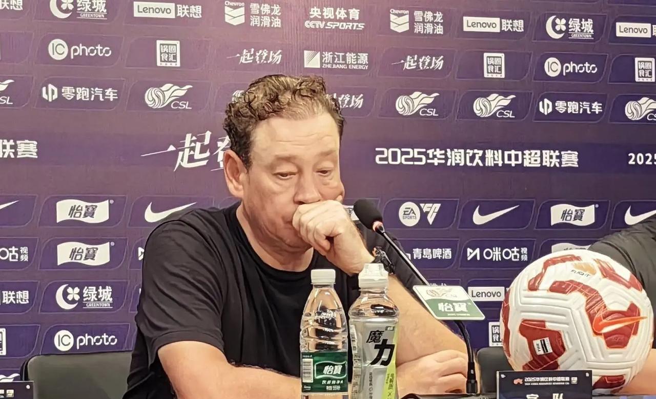 斯卢茨基糟糕透顶！申花0比1不敌武汉三镇，又一次痛失原本积分榜领先的好局。我