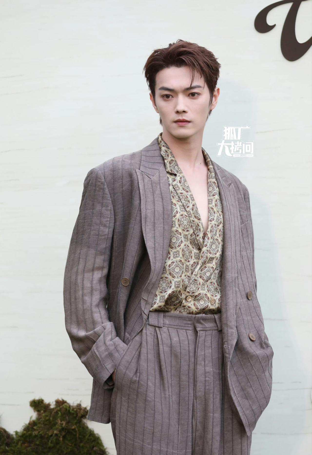 VOGUE山谷假日时尚盛典活动男明星红毯生图，你被谁帅到？许凯、胡一天、洪知秀